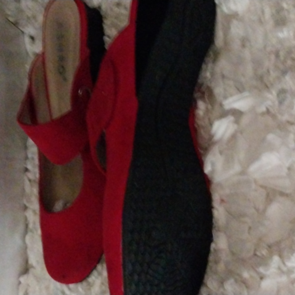 Shoes - Picture 2 of 4